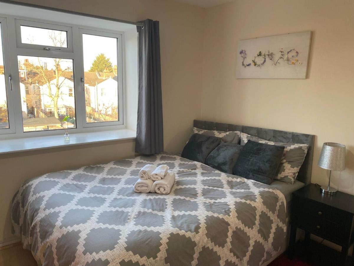 Nnk Air Bnb Enfield Esterno foto