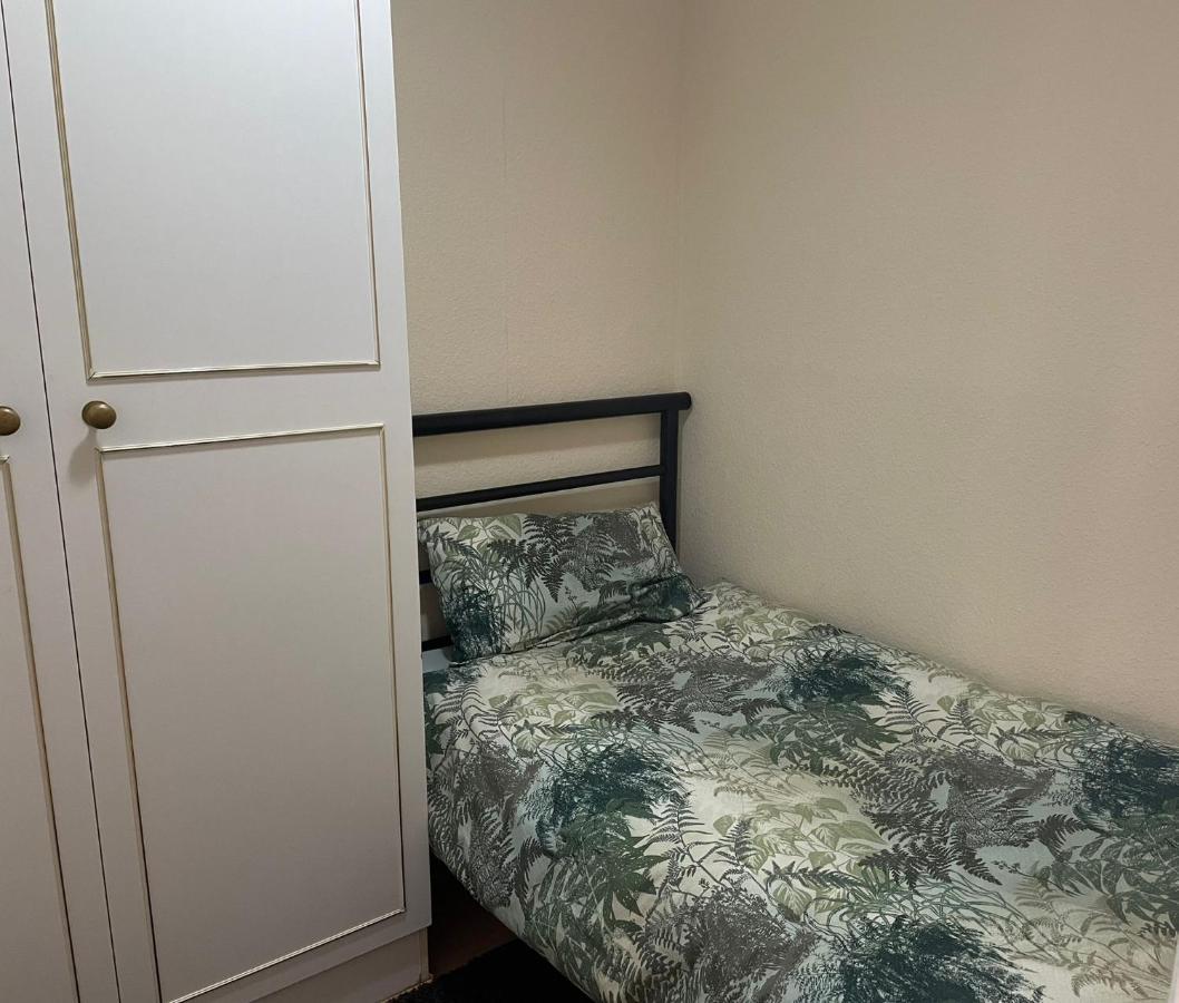 Nnk Air Bnb Enfield Esterno foto