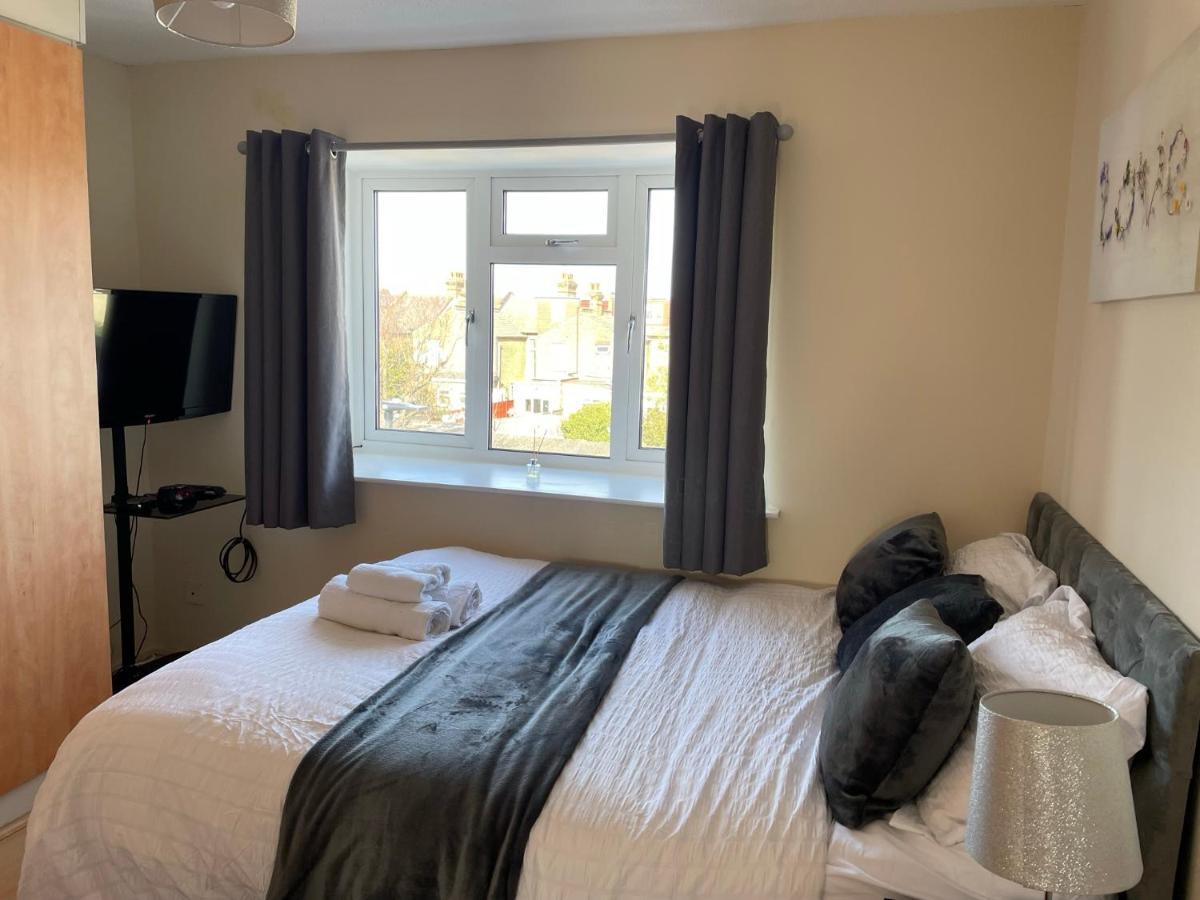 Nnk Air Bnb Enfield Esterno foto